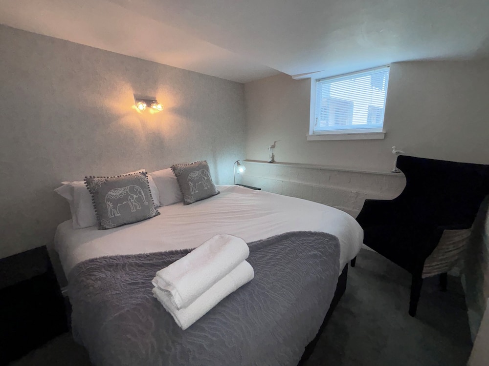 Richmond Park Hotel — 7