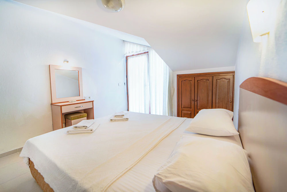 Suzanne Hotel — 3