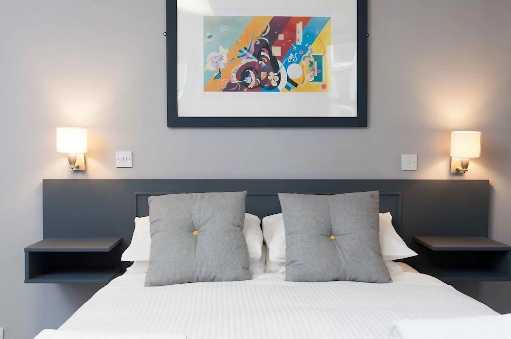 The Royal — 3