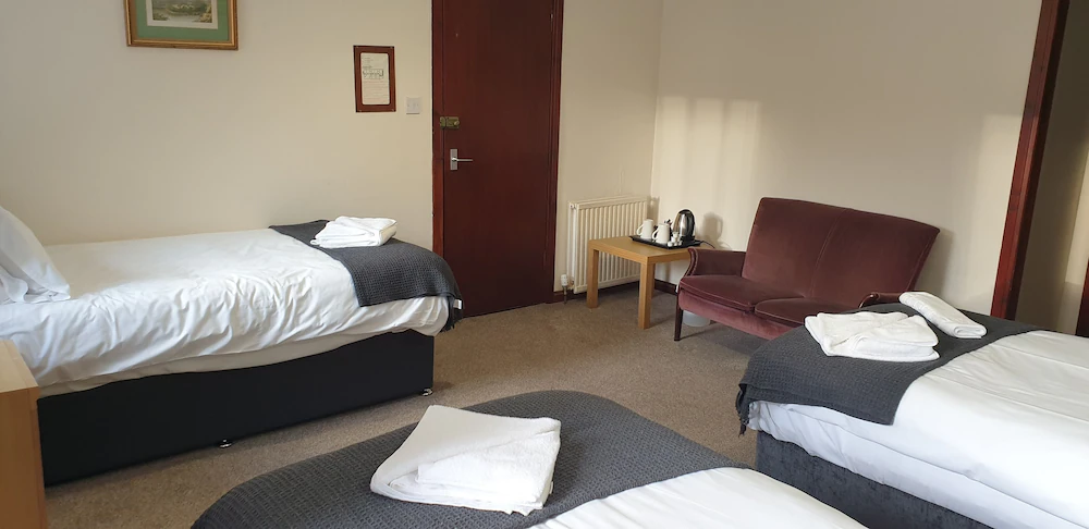 George and Abbotsford Hotel — 5