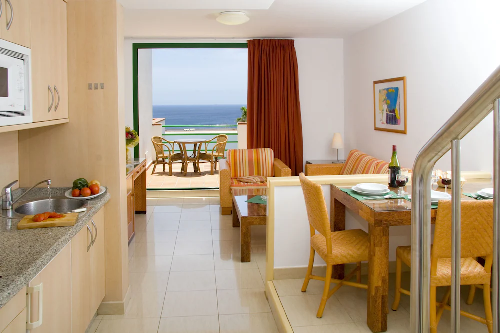 Aparthotel Esquinzo Y Monte Del Mar — 4