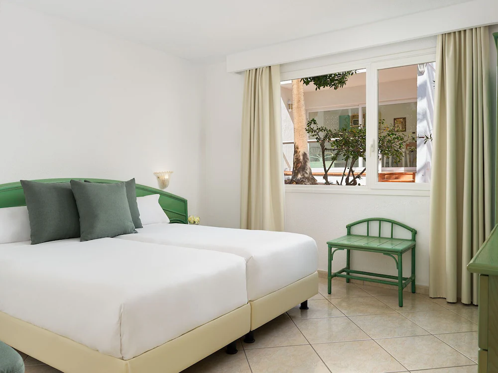 Aparthotel Esquinzo Y Monte Del Mar — 3