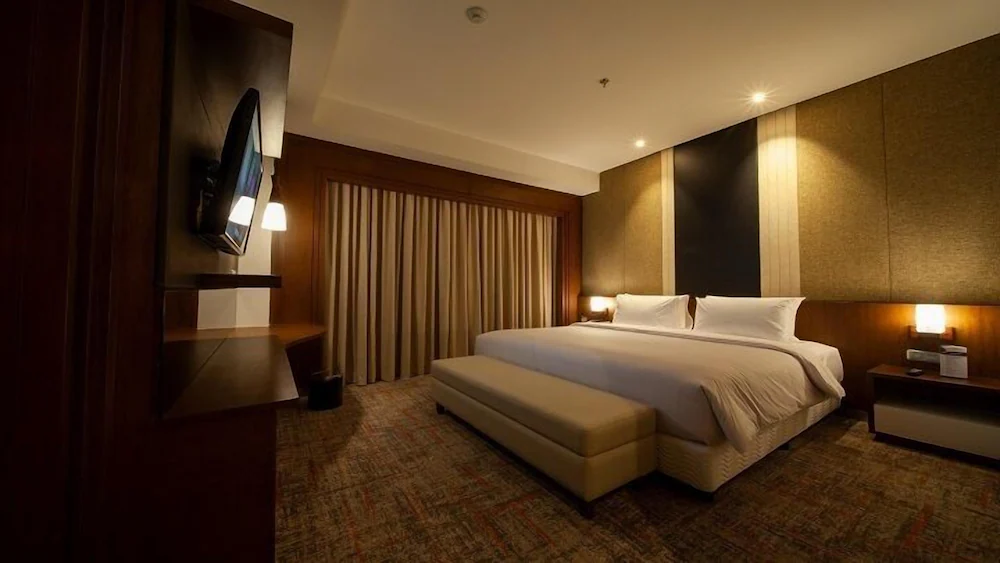 Avenzel Hotel & Convention Cibubur — 3