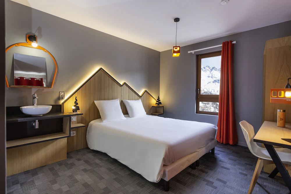 Hotel Base Camp Lodge - Bourg Saint Maurice — 1