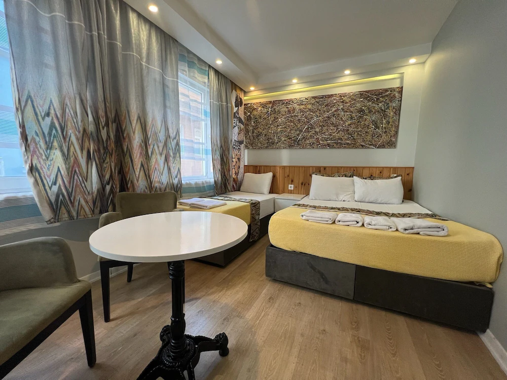 Rodin Suites — 3