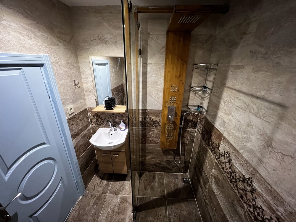 Rodin Suites — 8