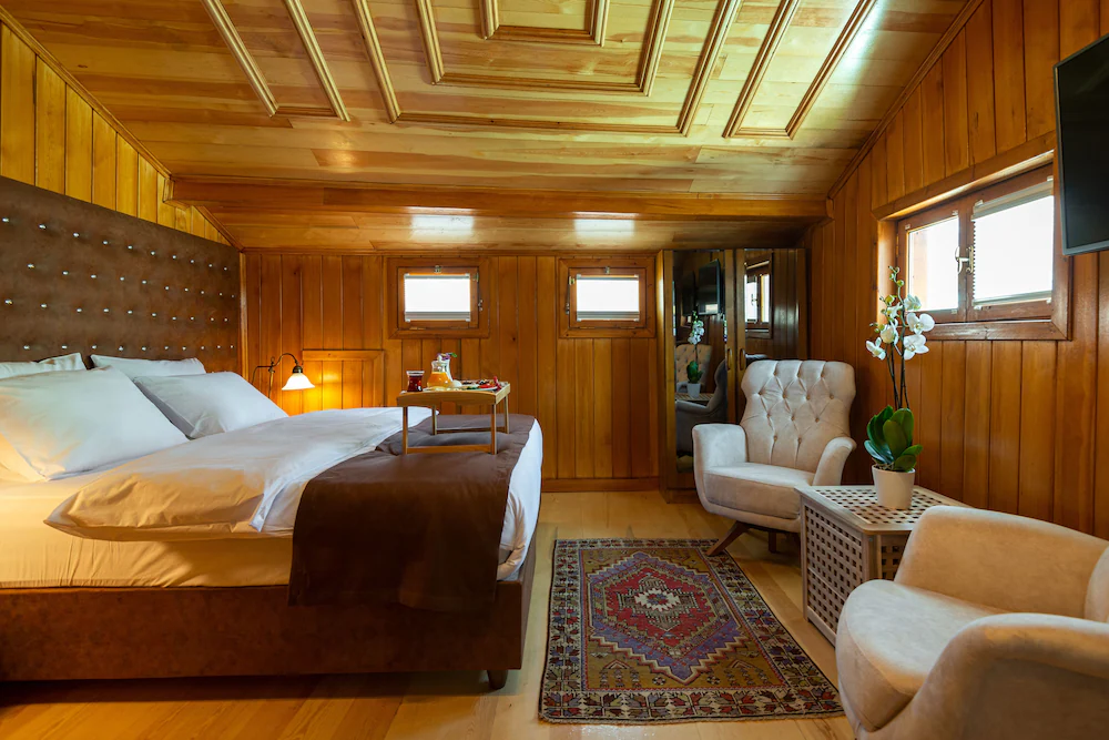 Wonder Wood Hotel — 1