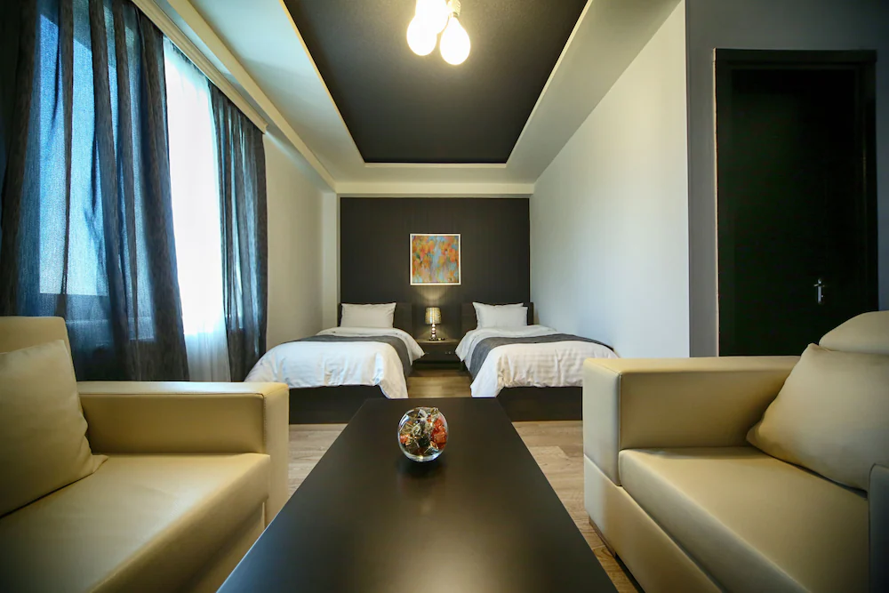 Hotel Continental — 8
