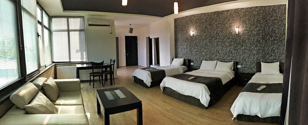 Hotel Continental — 1