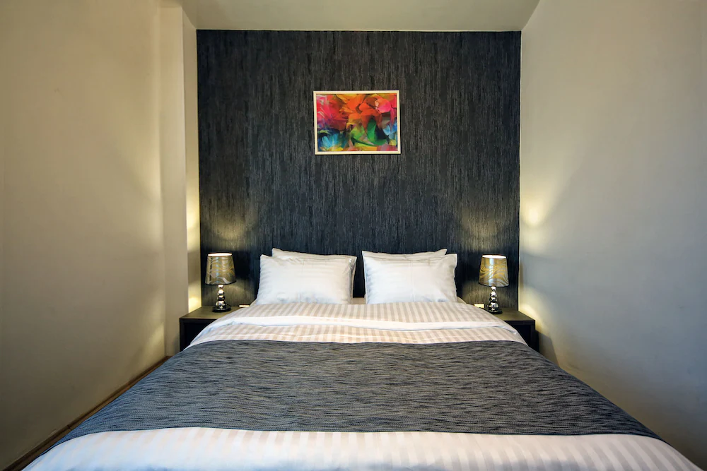 Hotel Continental — 4