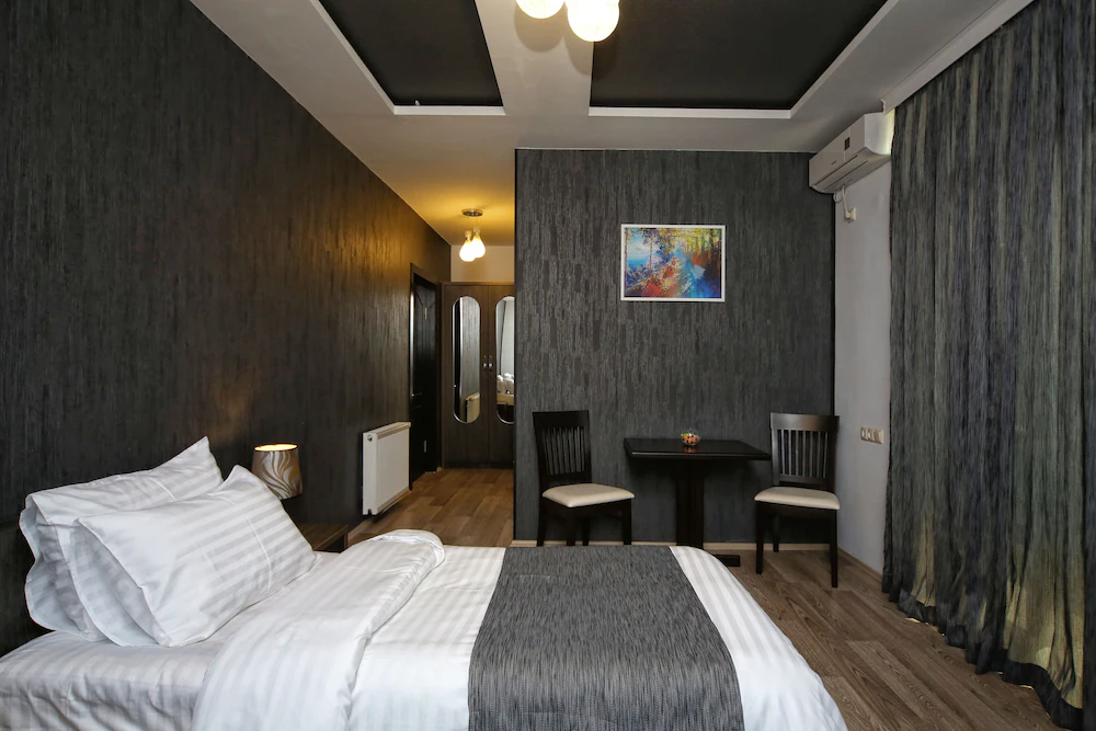 Hotel Continental — 7