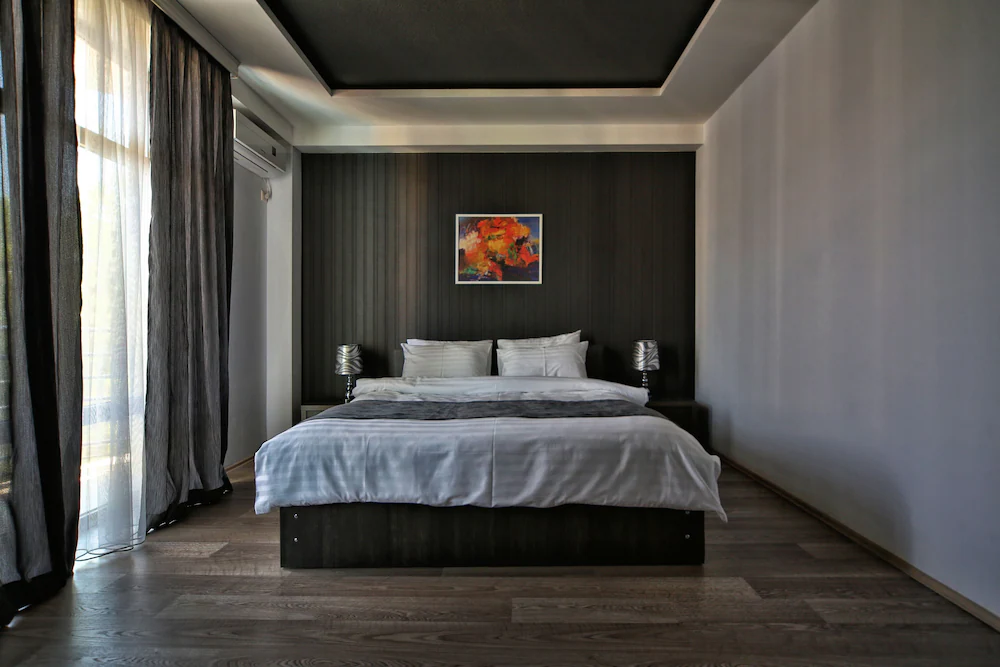Hotel Continental — 6