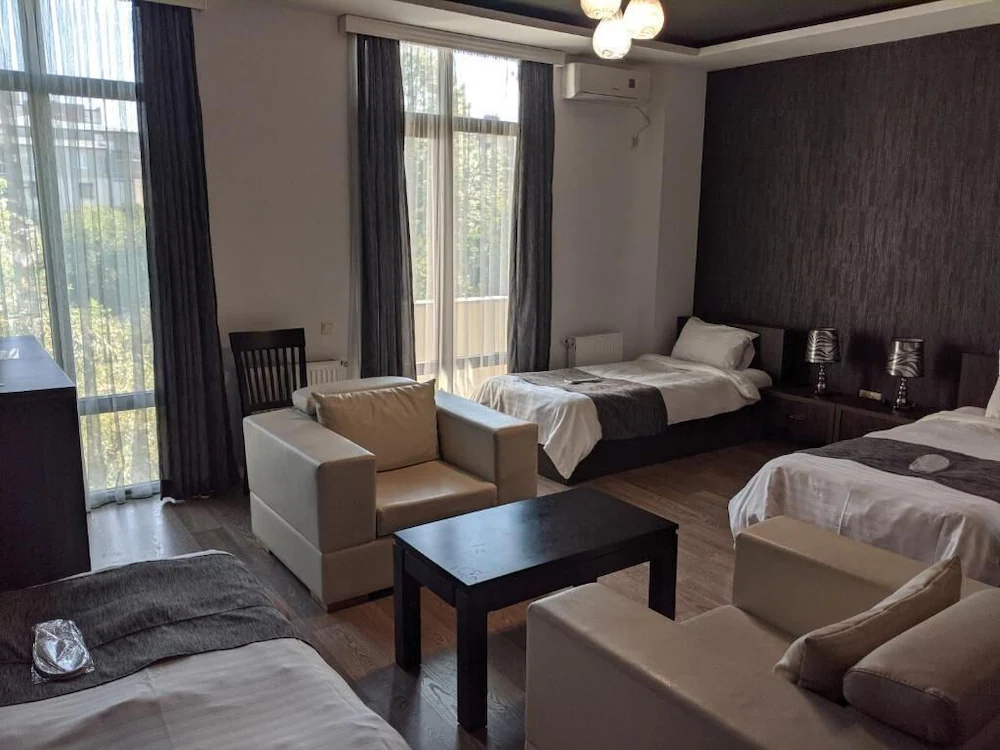 Hotel Continental — 3