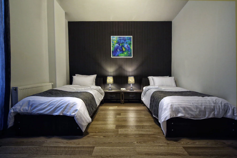 Hotel Continental — 2