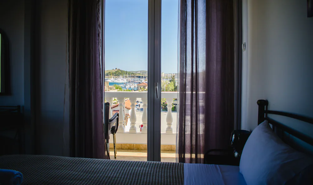 Nikolakakis Rooms Lavrio — 1