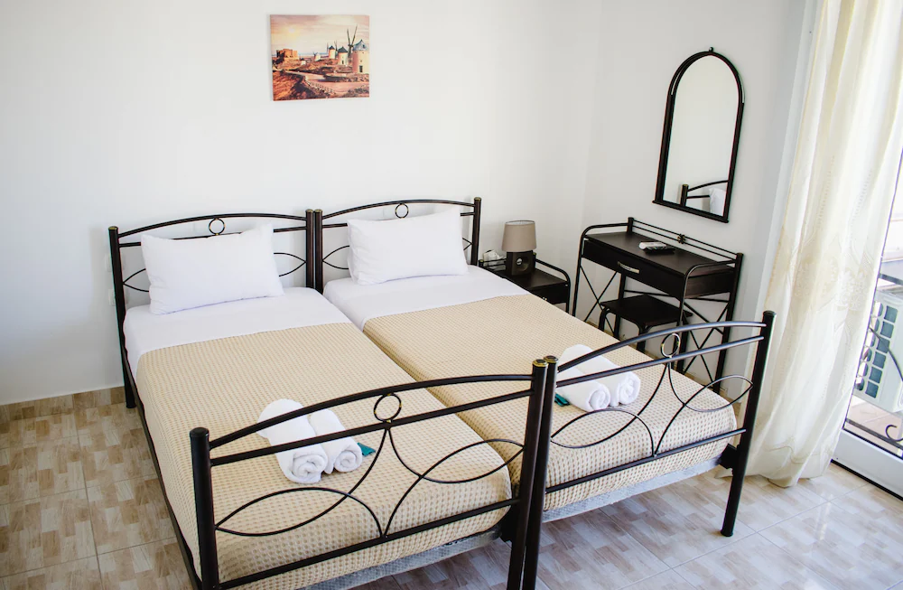 Nikolakakis Rooms Lavrio — 8