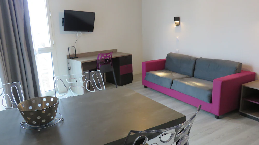 Appart-Hôtel Mer & Golf City Bordeaux Lac — 1
