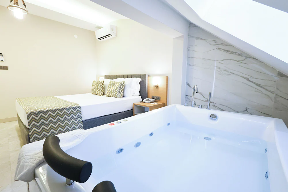 Mustang Suite Hotel — 2