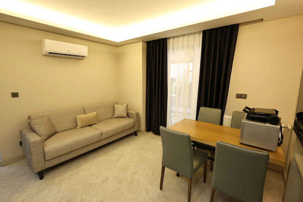 Mustang Suite Hotel — 8