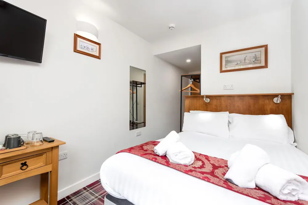 Smith Place Hotel — 8