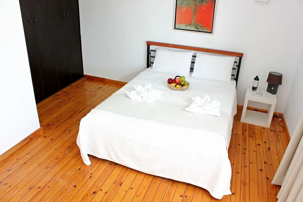 Elizabeth Suites — 6
