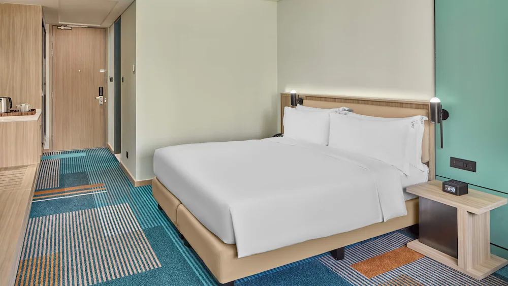 Holiday Inn & Suites Makati by IHG — 6