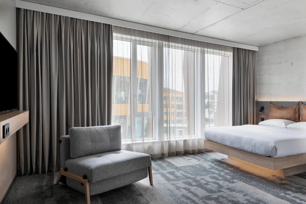 Moxy Bergen — 1