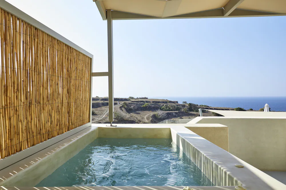 Adorno Oia — 1
