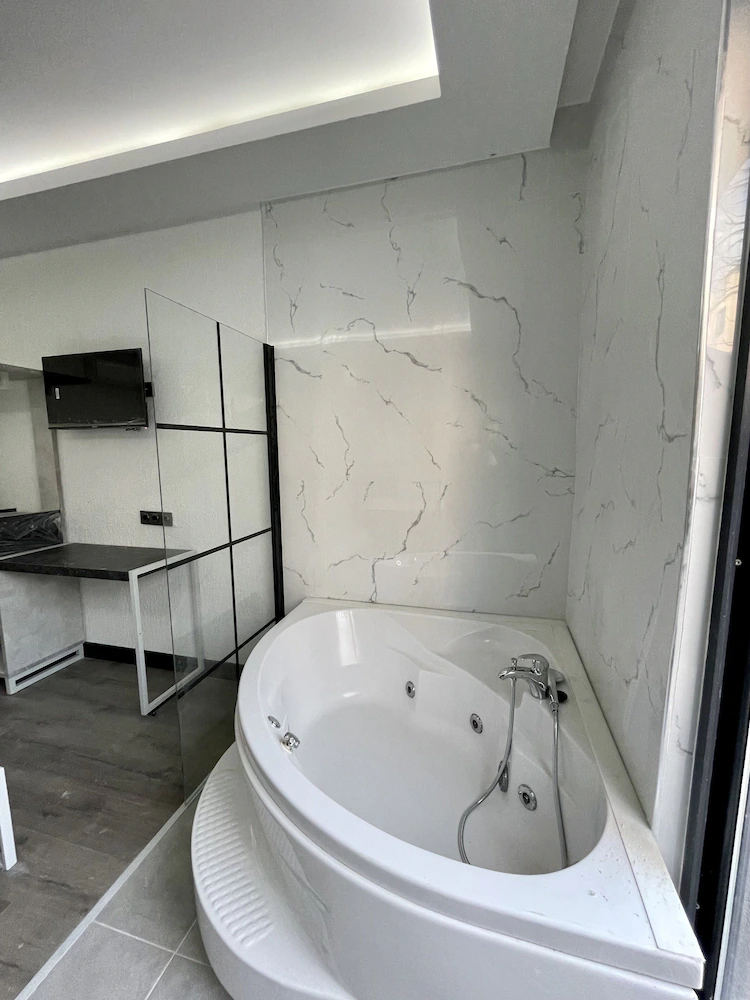 Melanj Airport Hotel — 1