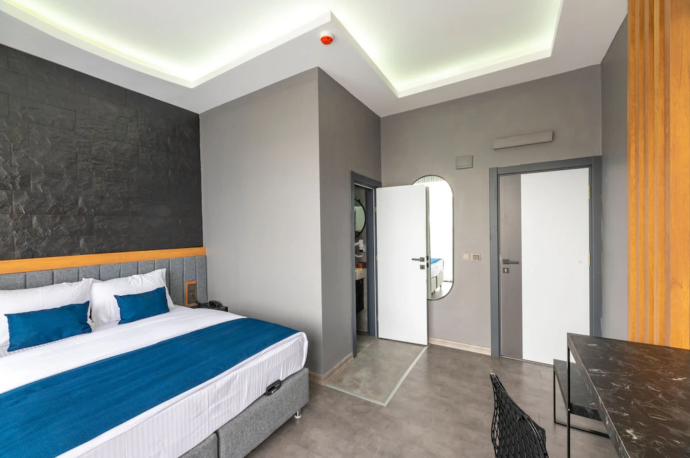 Melanj Airport Hotel — 4