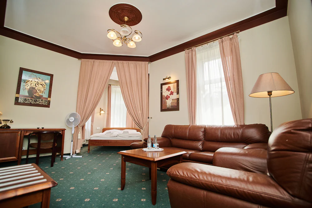 Park Hotel — 7