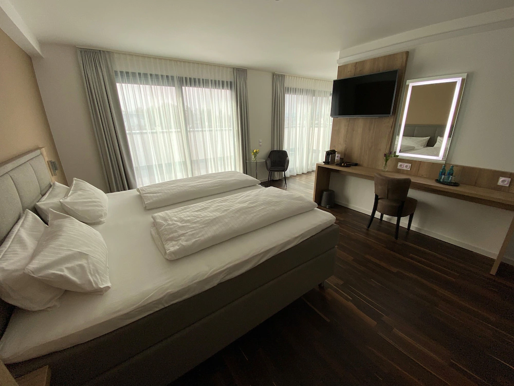 Hotel B4 — 5