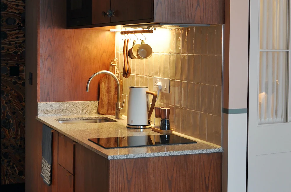 Room2 Chiswick Hometel — 5