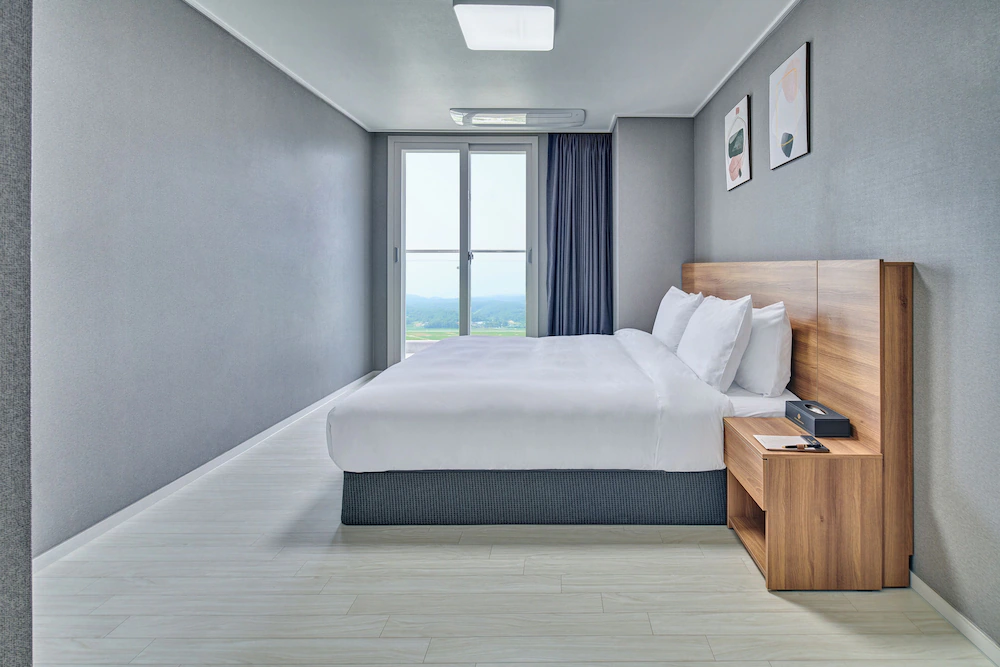 Gangneung Chonpines Ocean Suites Hotel — 5