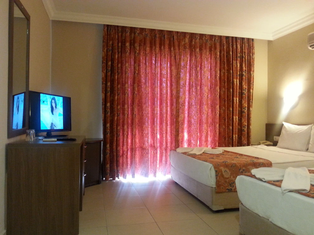 Sonnen Hotel — 1