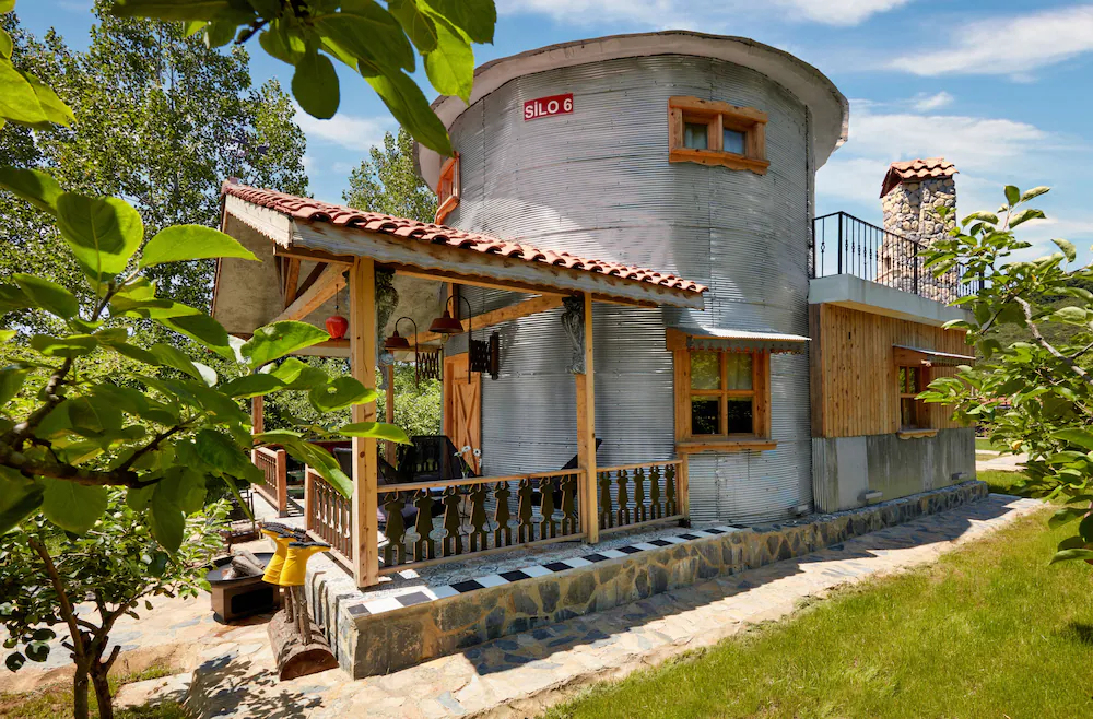 Dachas Cove Hotel — 2