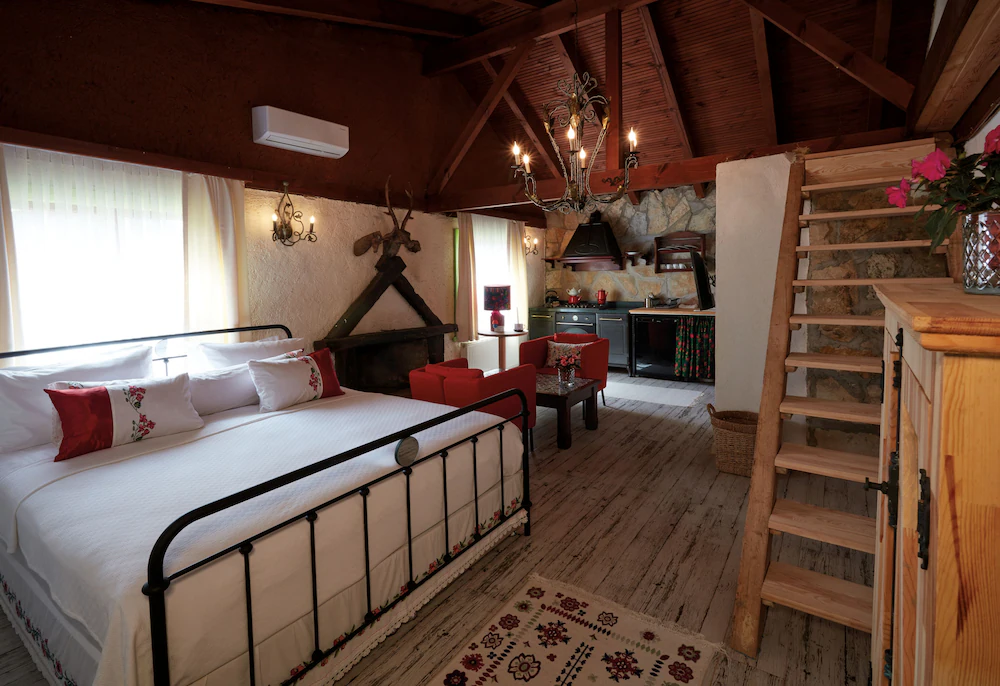 Dachas Cove Hotel — 5