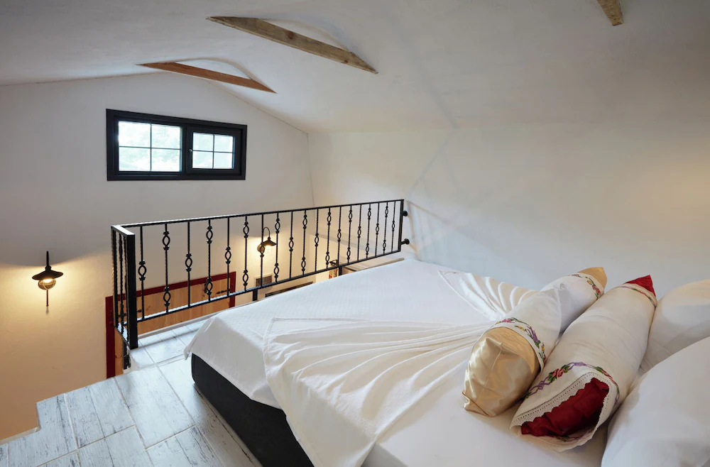 Dachas Cove Hotel — 4