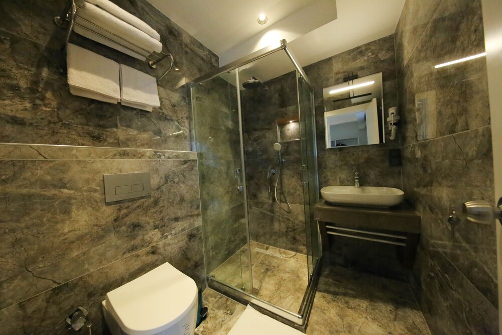 Axu Airport Hotel — 5