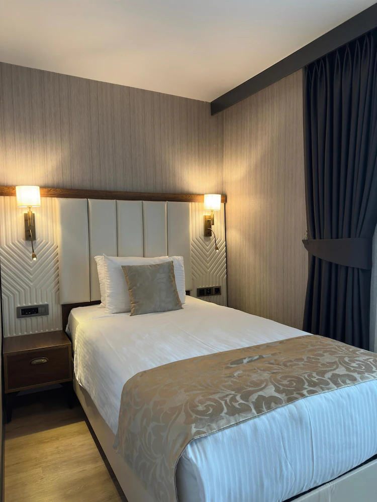 Trademark Collection By Wyndham Operla Airport Hotels — 3