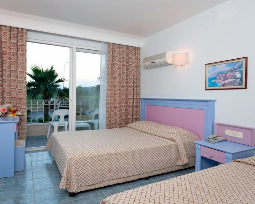 Eva Beach Hotel — 2