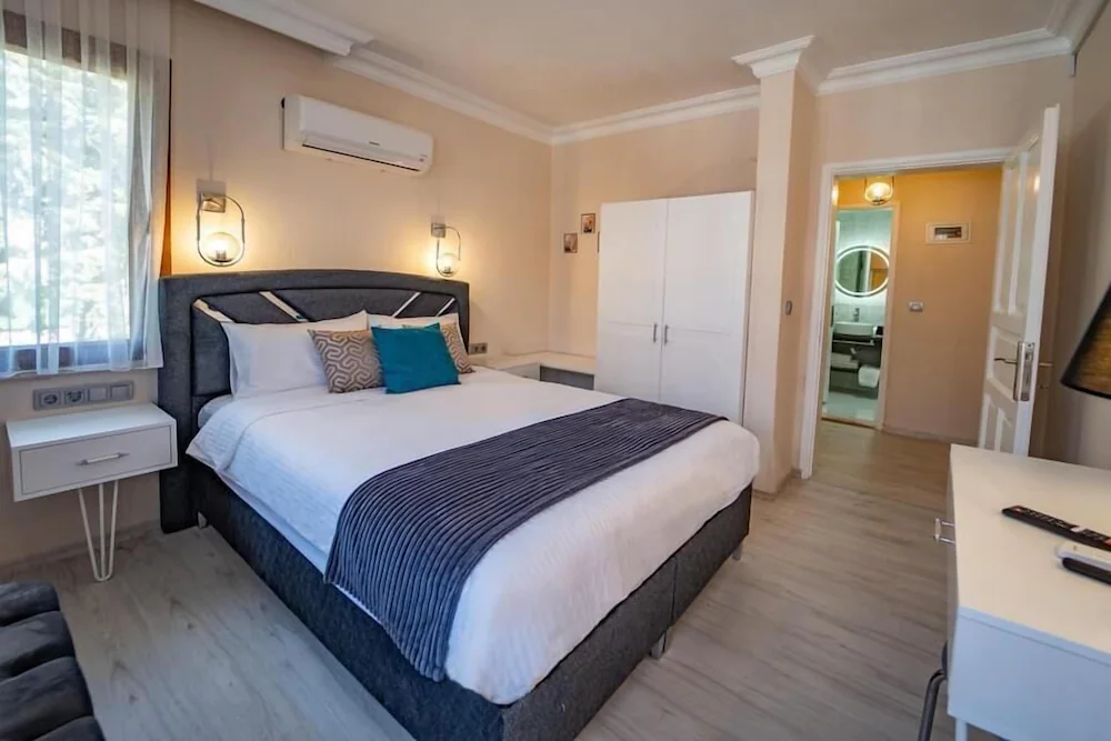 Carrington Suites Hotel — 2