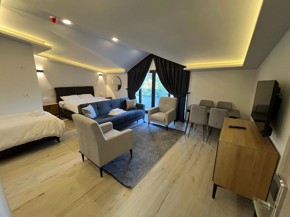 Jest Otel — 3