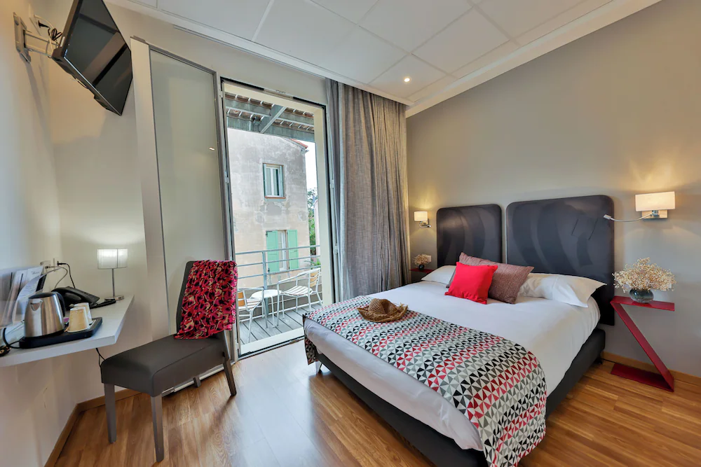 HOTEL MEDITERRANEE — 6