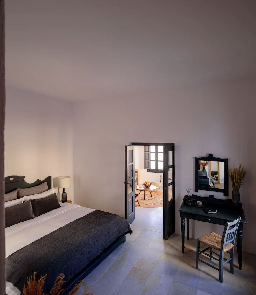 Firalia, Casa In Rock Suites — 3