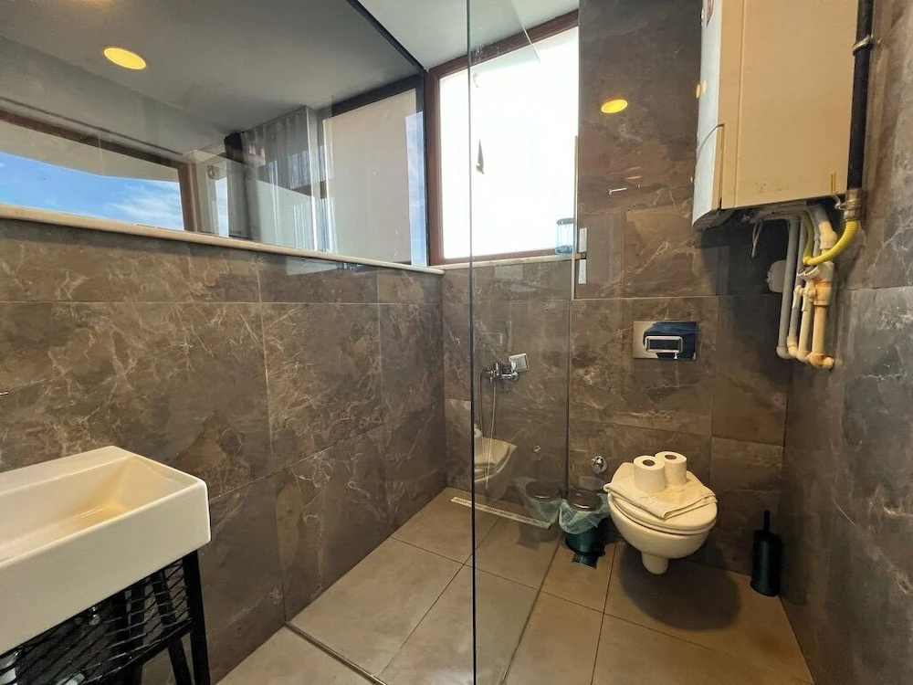 Roj Suite — 5