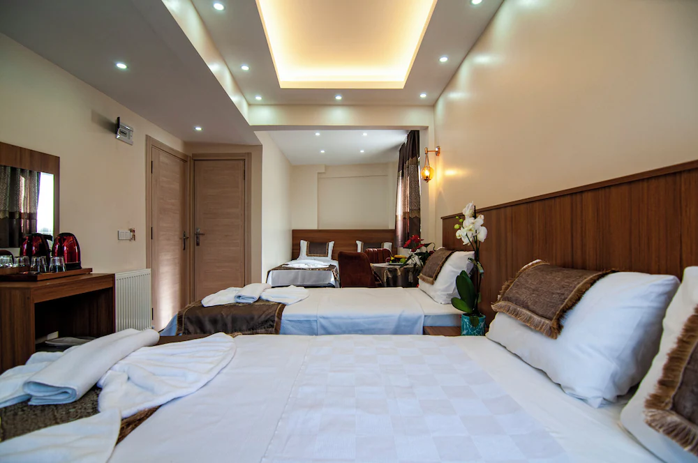 Historia Hotel — 3