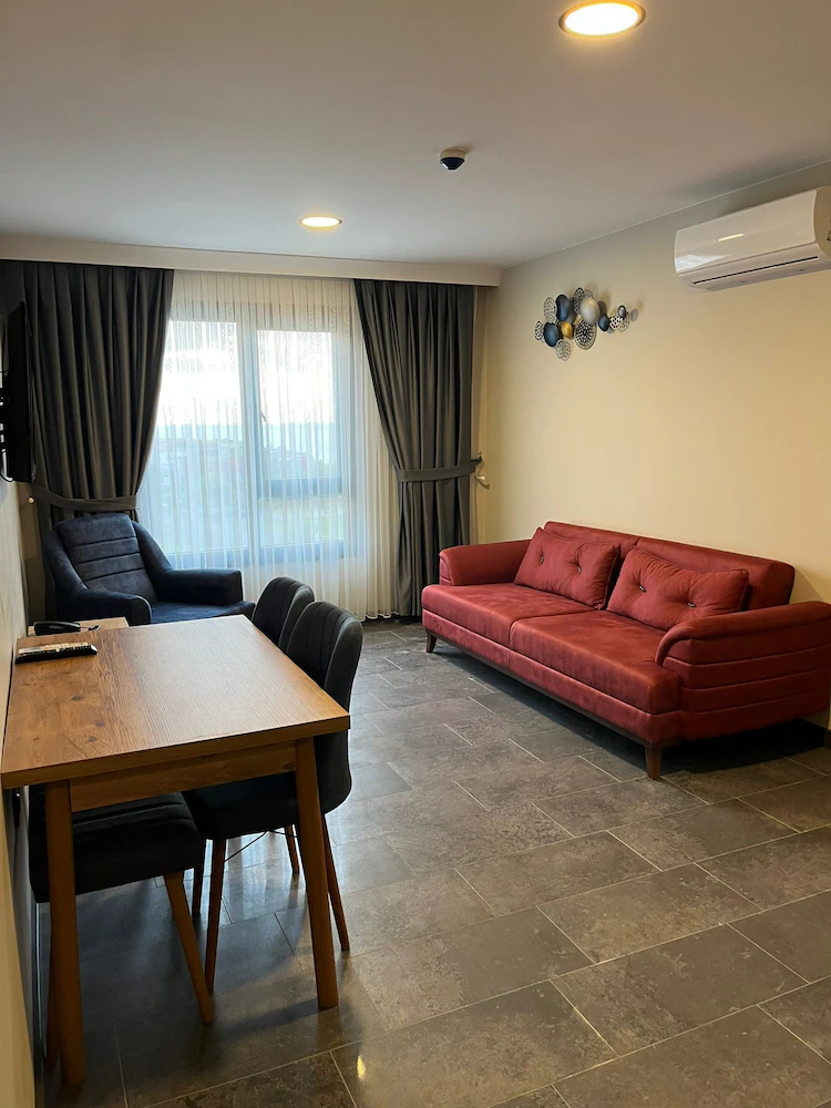 Neo Suite Hotel — 3