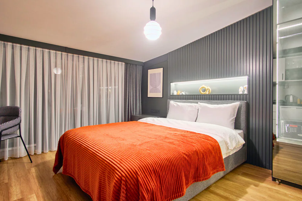 Taks-Inn Suites — 7