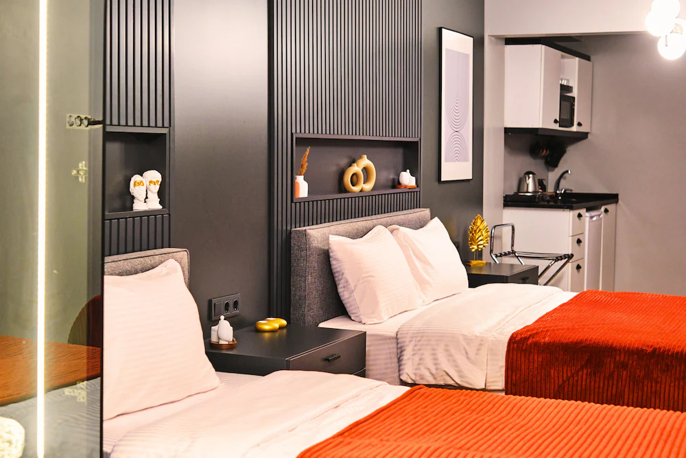 Taks-Inn Suites — 4
